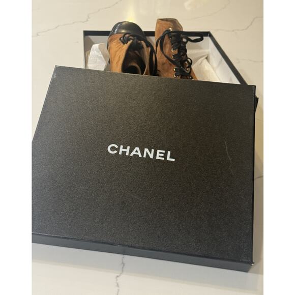 Chanel Suede, Leather Toe, CC Logo, Lace Up Ankle Boots Size 38.5, w/box - Picture 9 of 16